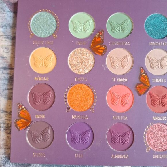 🦋 MELT – Amor y Mariposas Eyeshadow Palette - Picture 3 of 7
